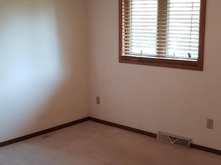 3870 Hillcrest Rd — Photo 15