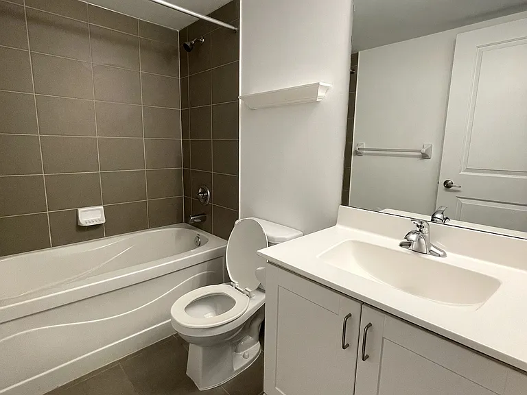 330 Burnhamthorpe Rd S #708 — Photo 6