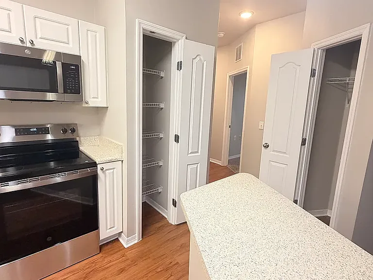 1429 Villa Capri Cir #201 — Photo 7
