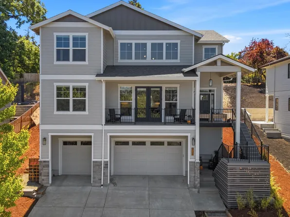 934 NW Baker Crest Ct, McMinnville, OR 97128