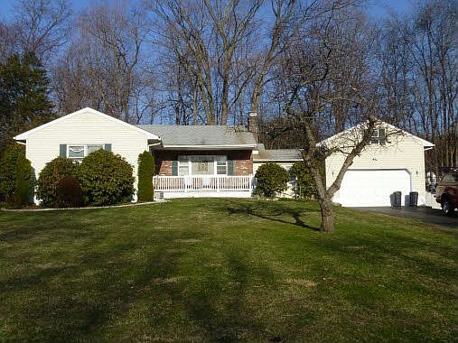 2nd image of 2490 Linette Ct