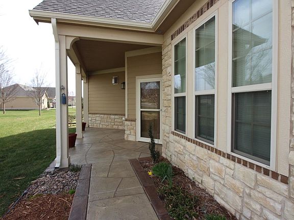 4th image of 1009 E Cross Creek Pl