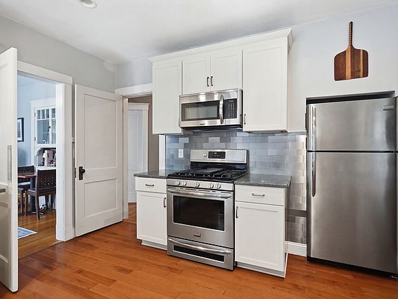 3rd image of 126 Richmond St #2