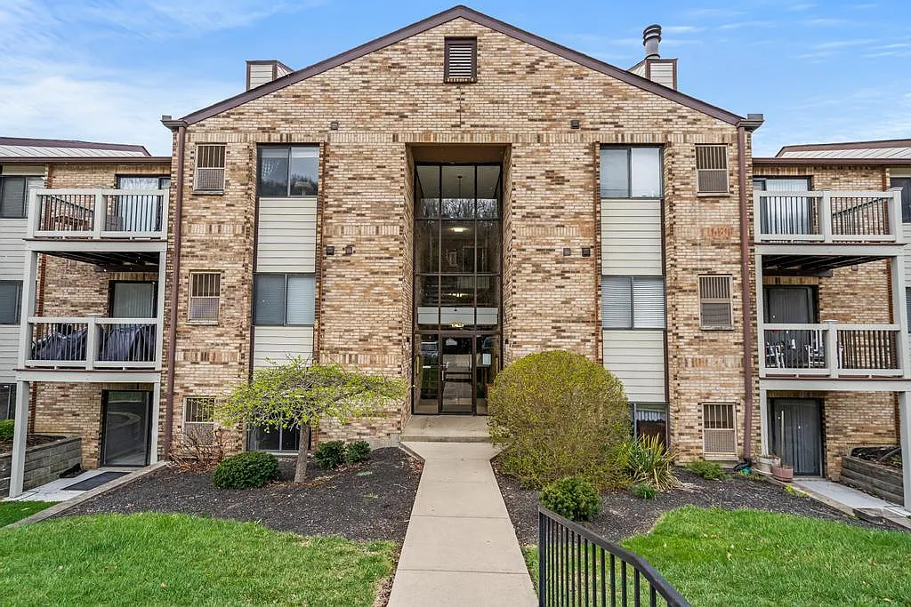 24 Woodland Hills Dr photo 1