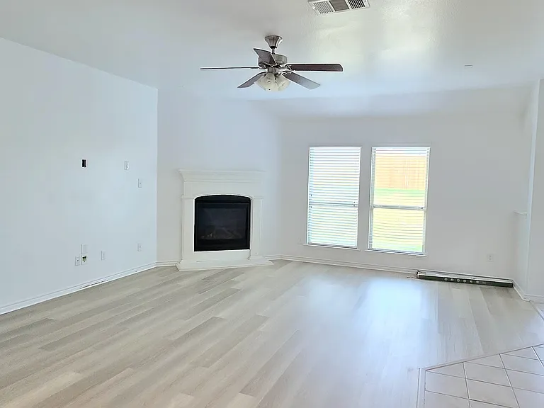 2625 Hillrich Dr — Photo 2