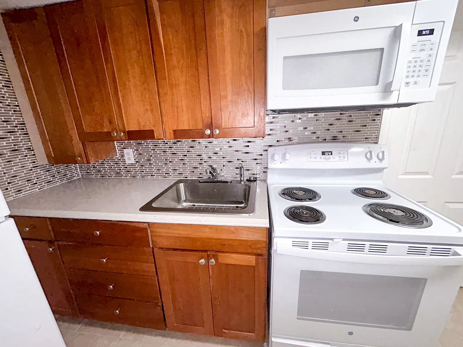 2 bed, 700 sqft, $1,600 — Photo 3