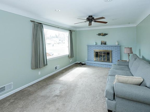 817 Karendale-103