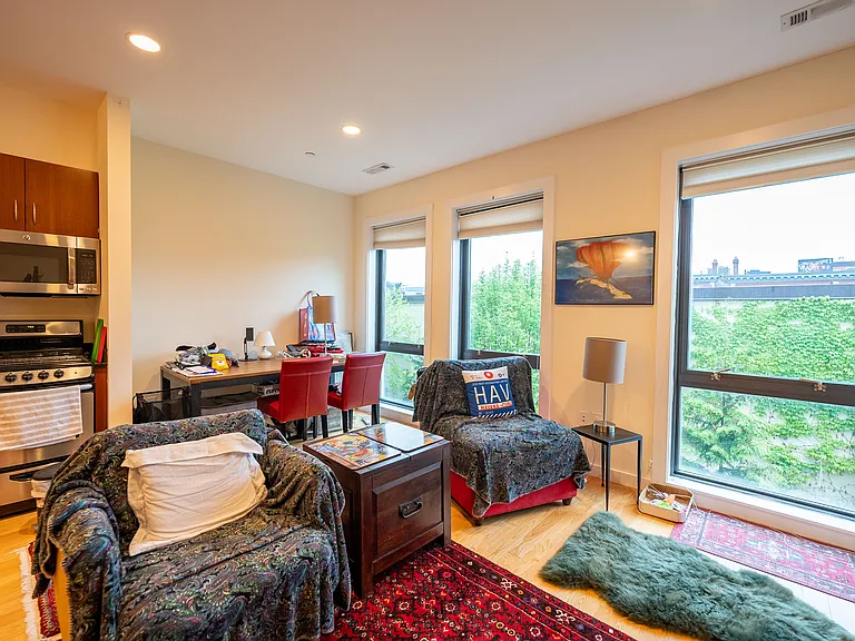 Diamond Fenway — Photo 21