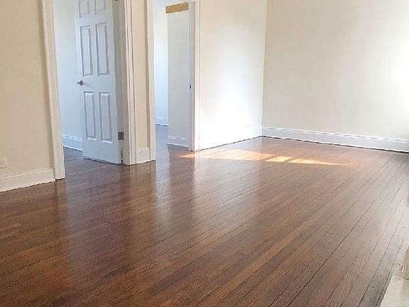 5th image of 2543 33rd St APT 3F