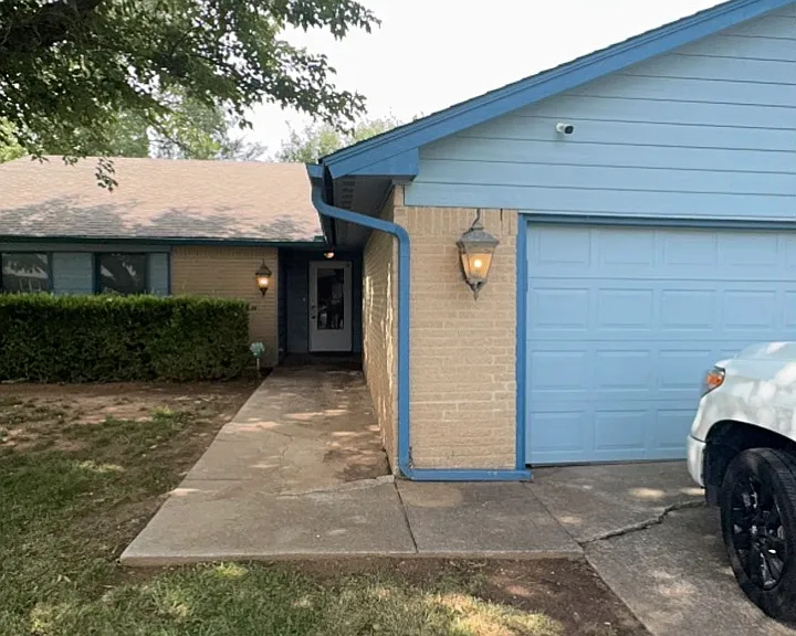 10428 Leicester Dr — Photo 1
