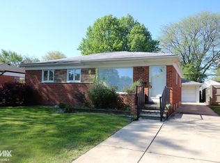 22942 Playview St, Saint Clair Shores, MI 48082