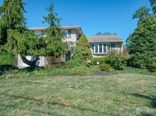 27 Shearn Dr, Middlesex, NJ 08846