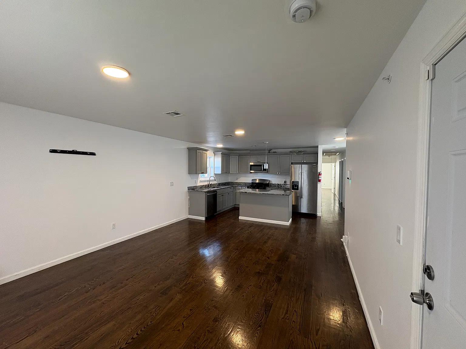 3 bed, $2,850 — Photo 1