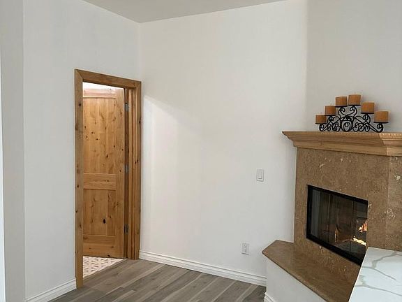 5th image of 411 N Glenwood Pl #101