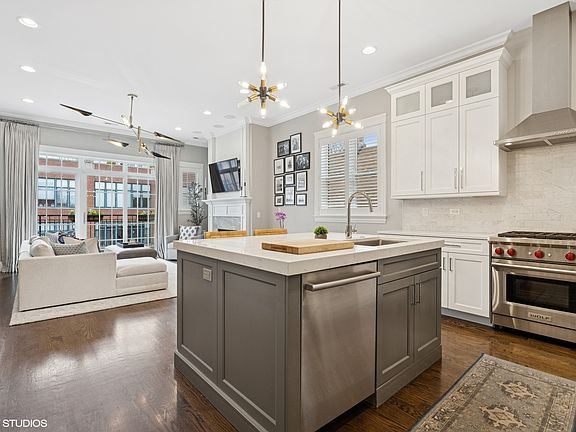 2nd image of 2621 N Southport Ave #3