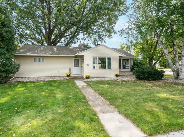 623 Laudan Blvd, Neenah, WI 54956