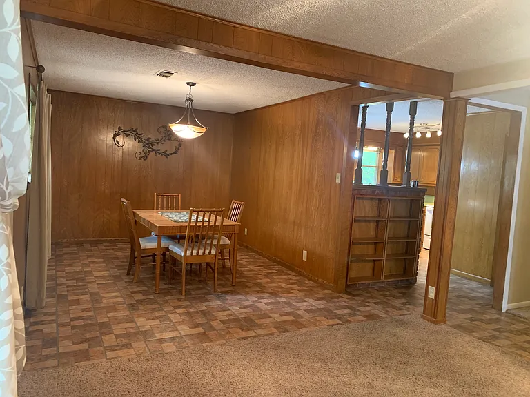 909 Seymore Cir — Photo 4
