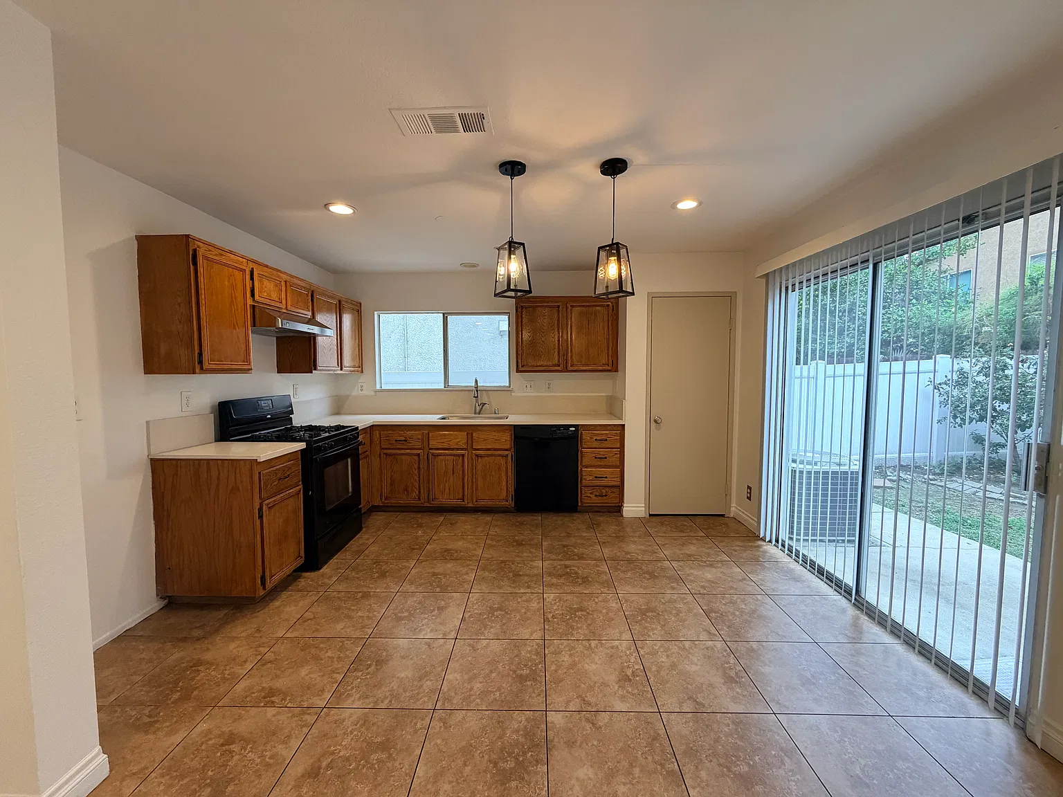 3 bed, 1878 sqft, $3,250 — Photo 4