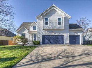 5006 Woodsonia Dr, Shawnee, KS 66226