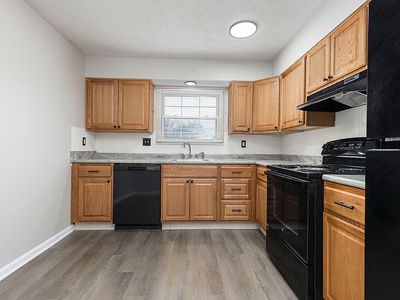 Spacious Eat In Kitchen