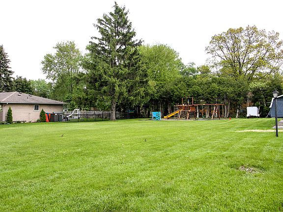 5th image of 38250 Shana Dr