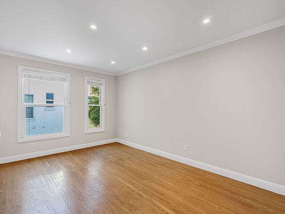 5th image of 3830 Divisadero St APT 202