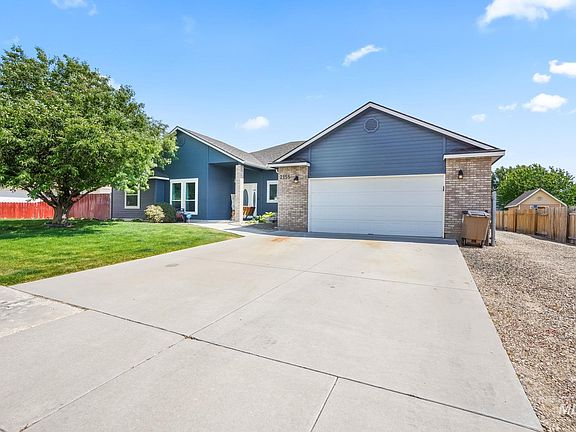 2nd image of 2155 Sunrise St