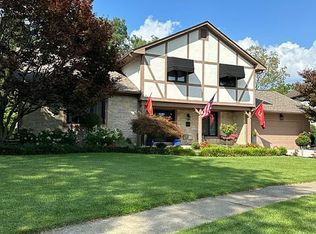 6955 Bonnie Brae Ln, Columbus, OH 43235
