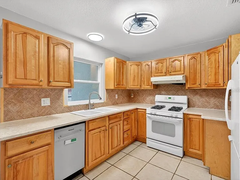 157 Alhambra Ave — Photo 7