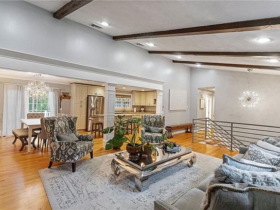 5th image of 22 Gilbert Stuart Dr