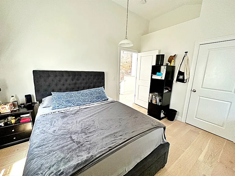 111 Maverick St #2 — Photo 12