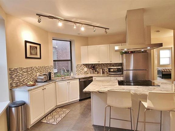 2nd image of 4928 McPherson Ave #B