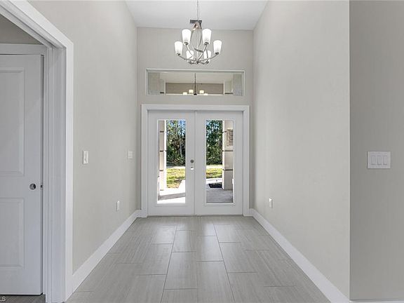 2nd image of 758 Fullerton AVE S