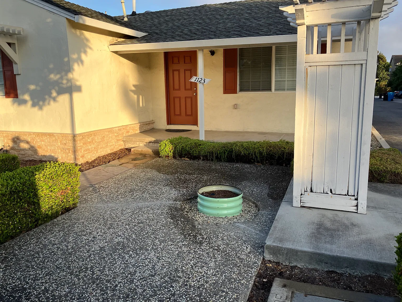 2 bed, 908 sqft, $3,875 — Photo 1