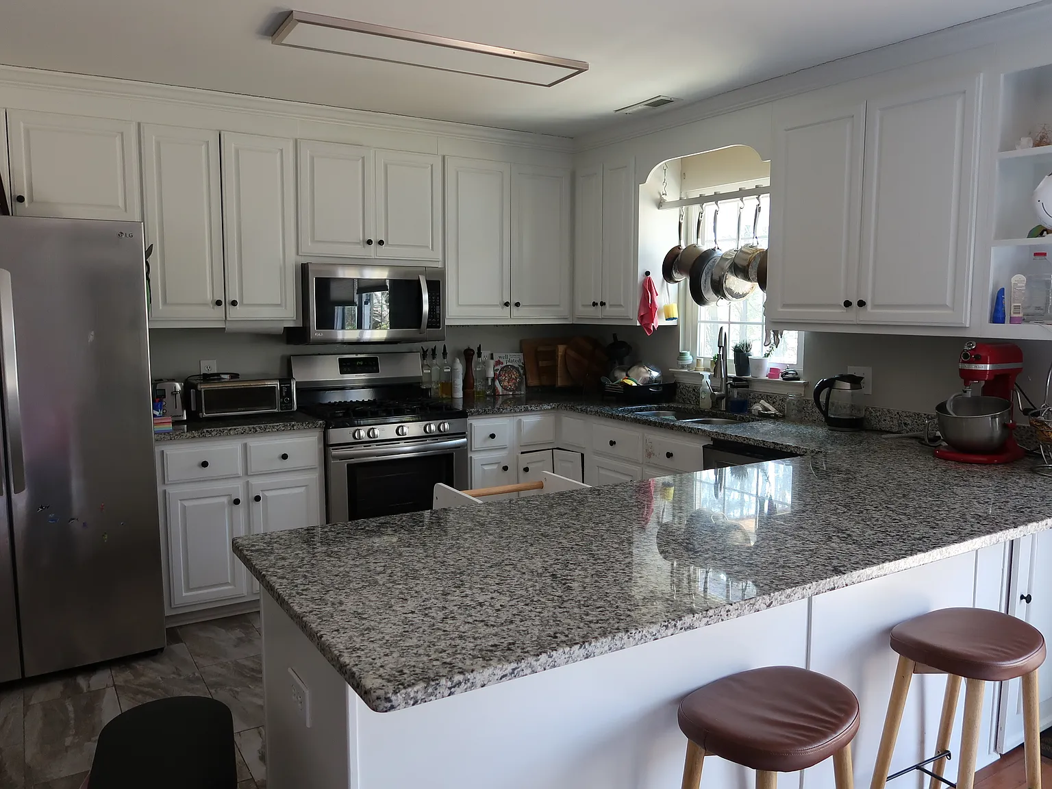 4 bed, 1990 sqft, $2,200 — Photo 4