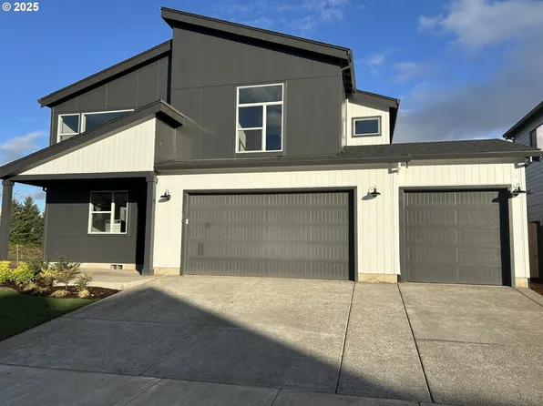 3080 Olympic St #16, Woodburn, OR 97071