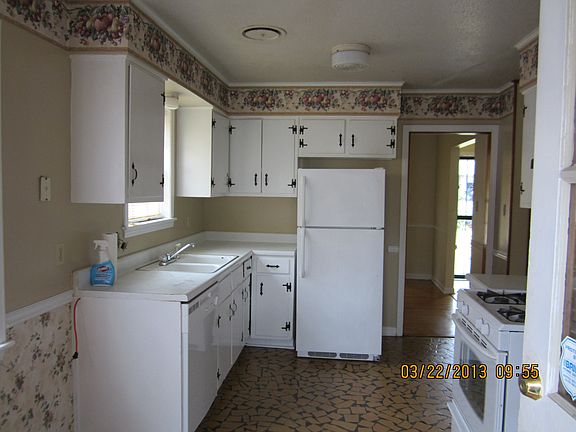 KITCHEN BEFORE REMODEL
