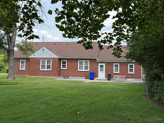 2nd image of 665 New London Rd