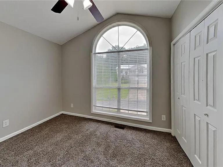 5333 Highpoint Rd — Photo 11