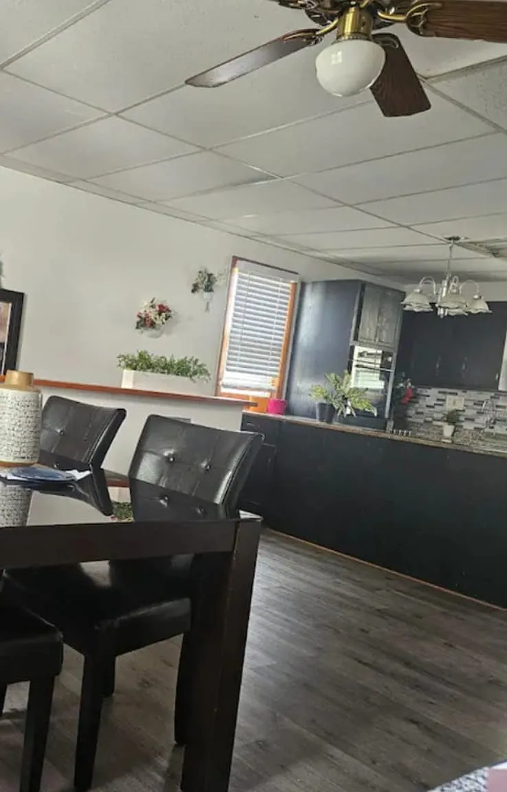 4 bed, 1.5 bath, 3125 sqft, $2,700 — Photo 2