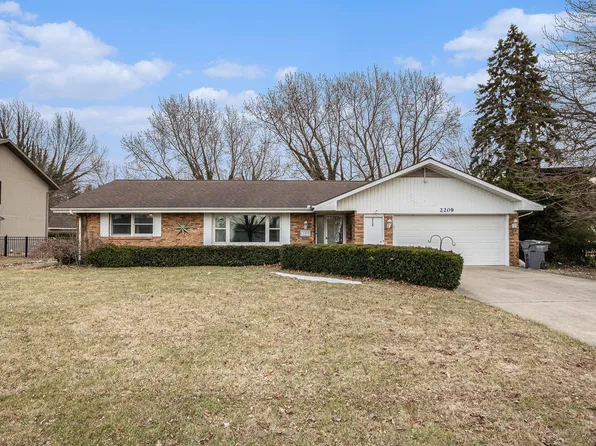 2209 Lakeshore Dr, Saint Joseph, MI 49085