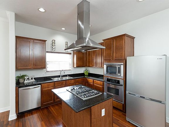 3rd image of 929 McKinney Park Ln