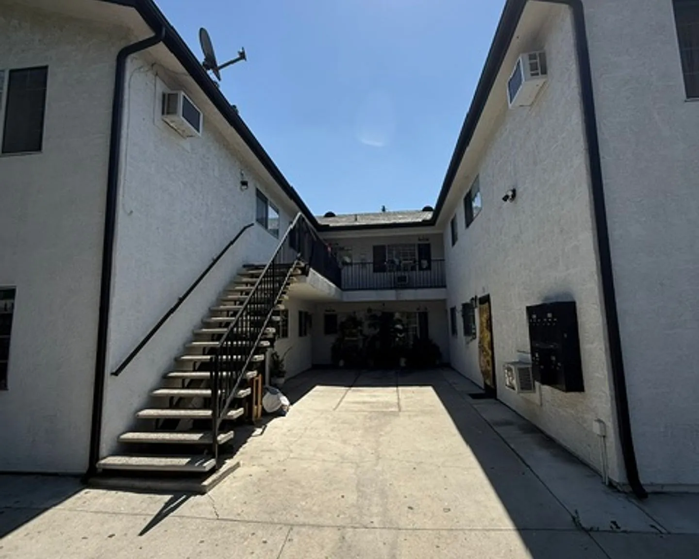 4214 Avalon Blvd — Photo 3
