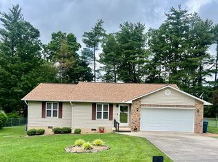 182 Southridge Cir, Crossville, TN 38555