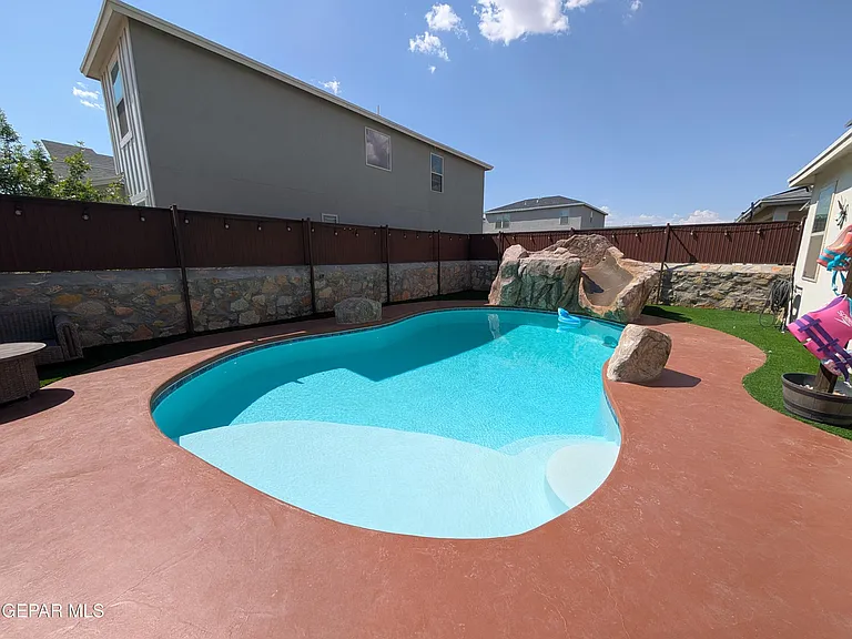 10601 Hidden Crown Pl — Photo 3