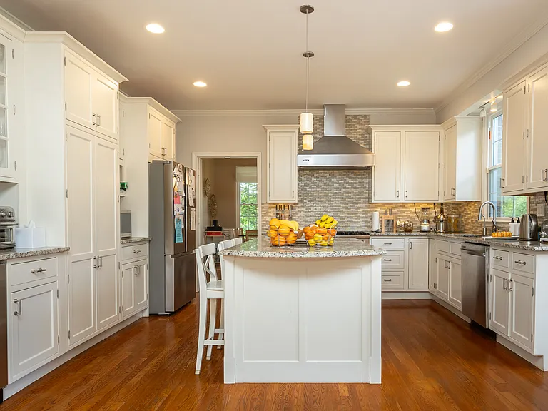 8809 Saunders Ln — Photo 22