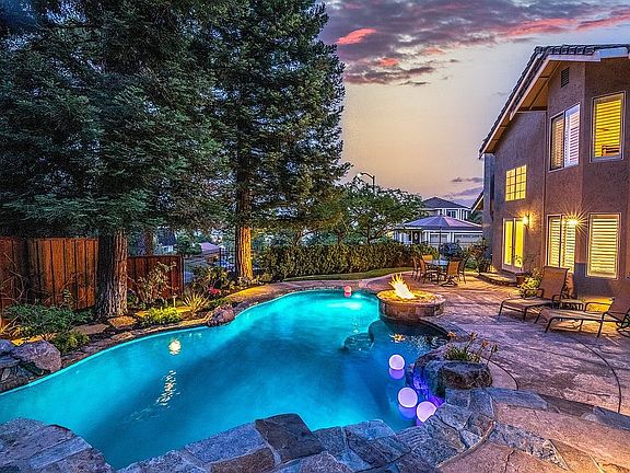 4th image of 7448 Las Palmas Way