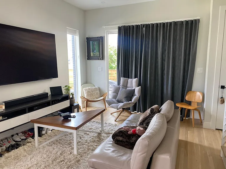 1726 Irving St — Photo 8