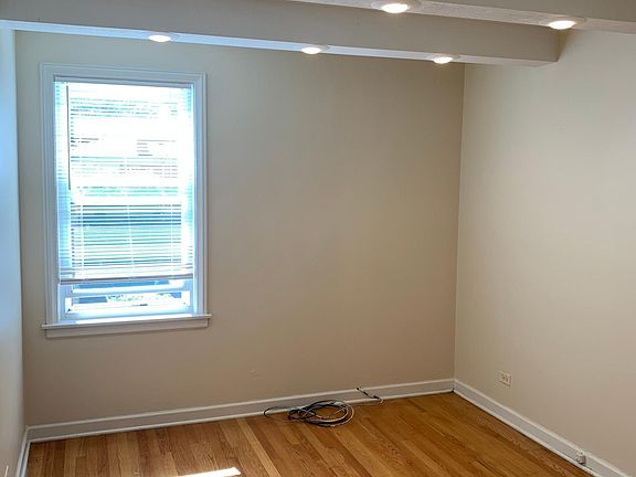 5th image of 5654 N Richmond St #2