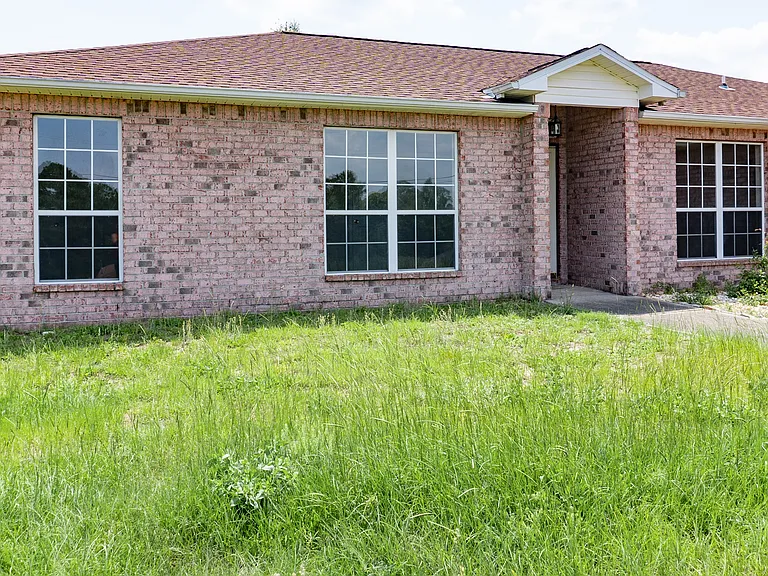 465 Jillian Dr — Photo 2